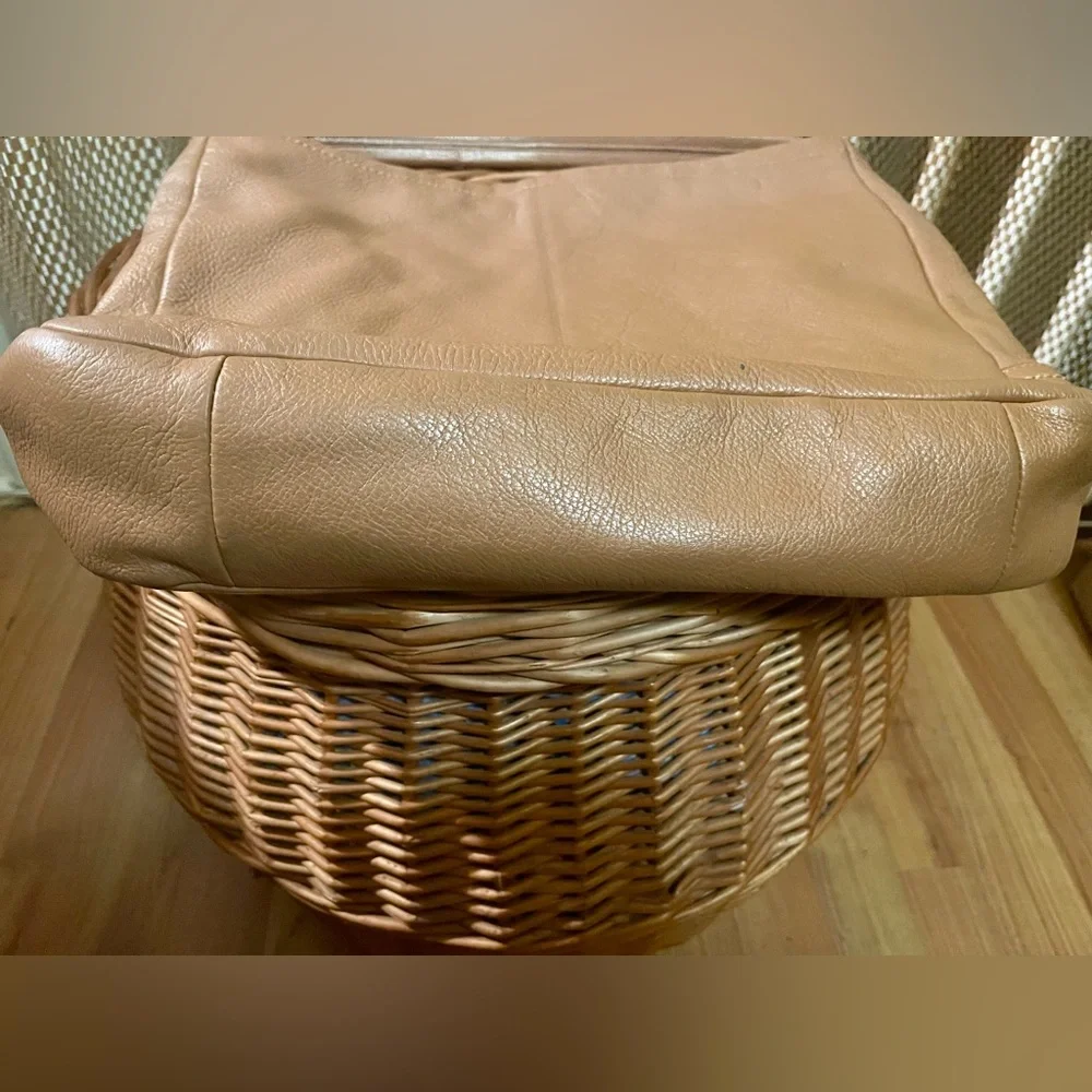 Coach Tan Leather HoBo Bag - Picture 4 of 8